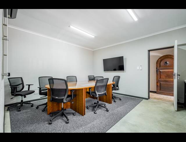 12M² CO-WORKING SPACE TO LET IN FONTAINEBLEAU
